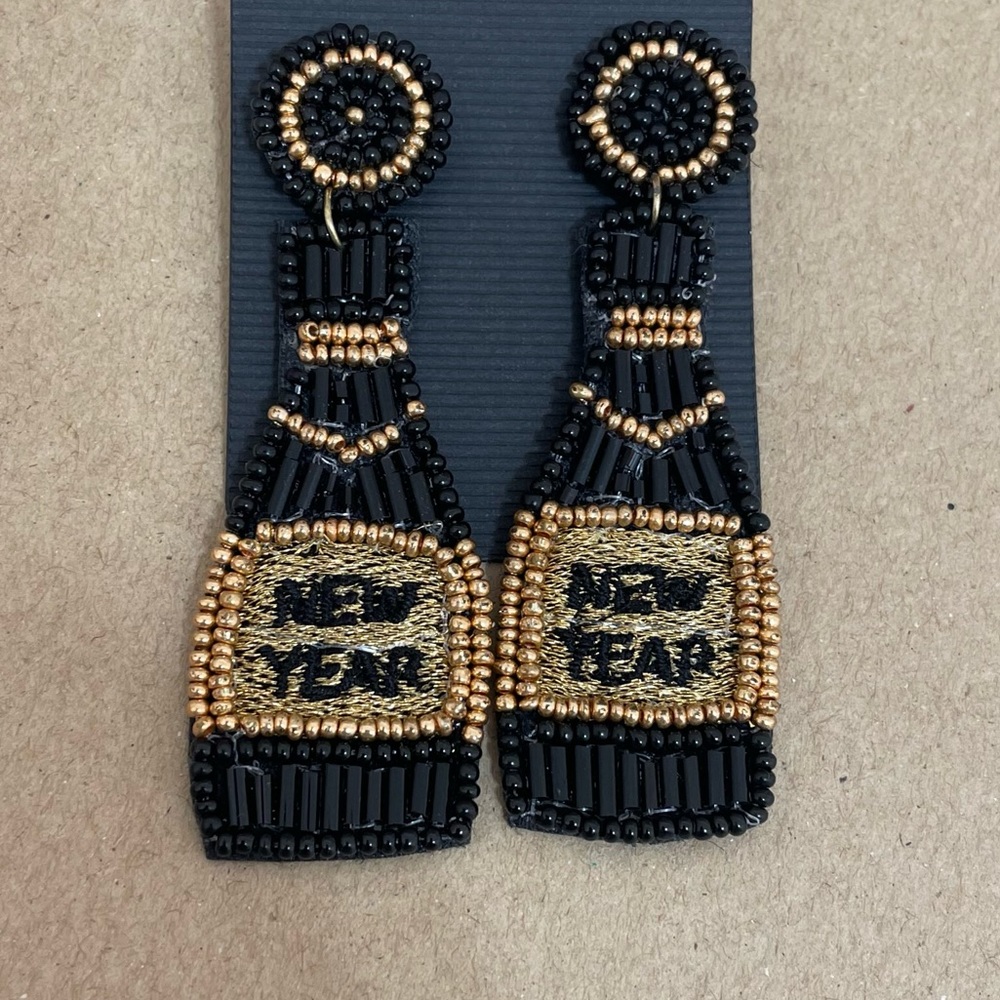 🎉❤️Black and Gold New Year Beaded Bottle Earrings